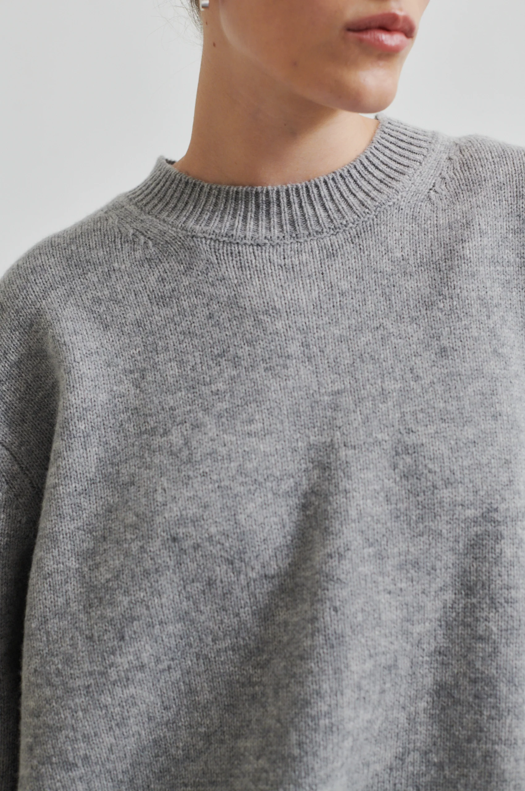 Alpha Knit O-Neck - Image 3