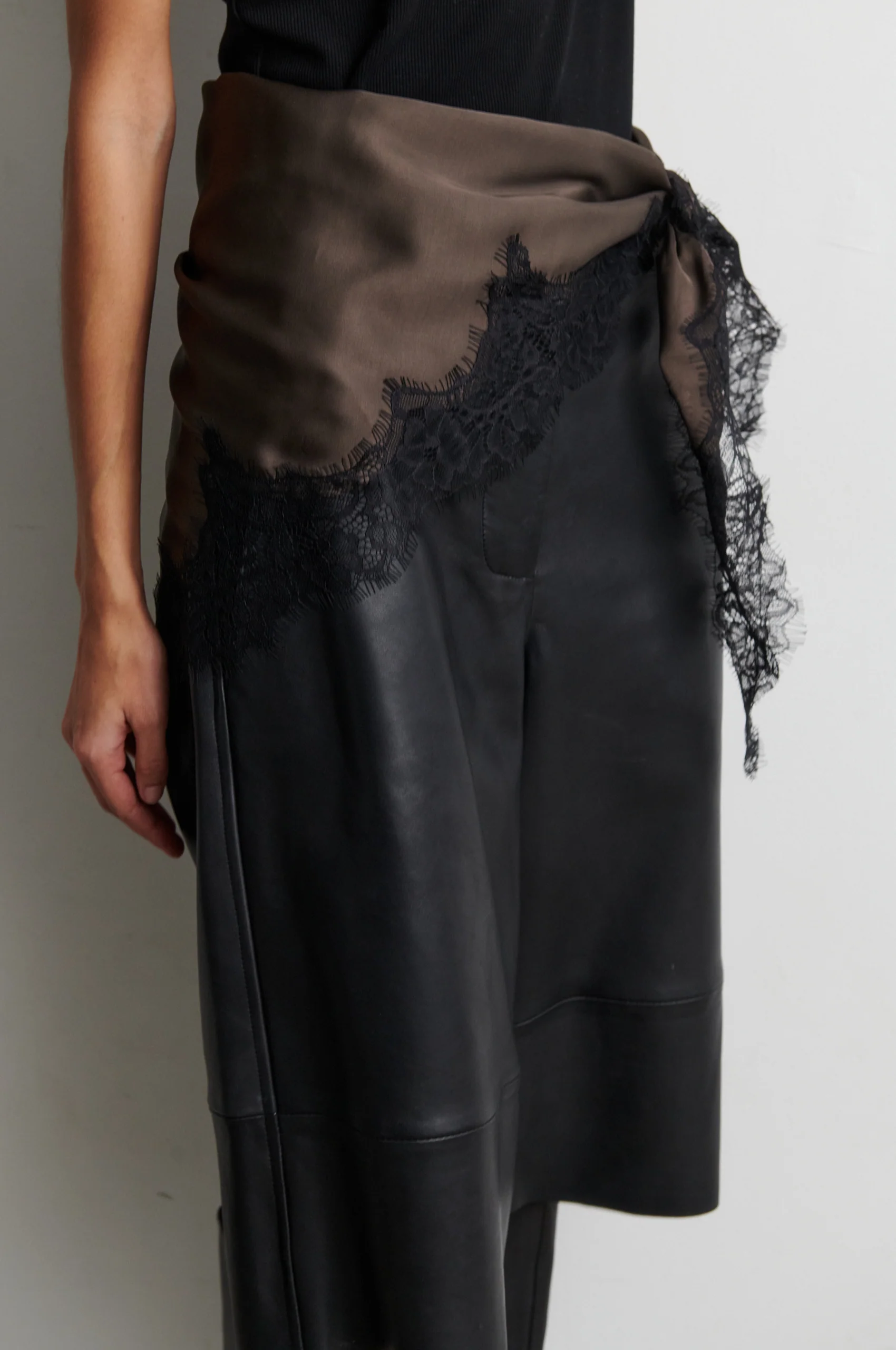 Lacia Contrast Hip Scarf - Image 4