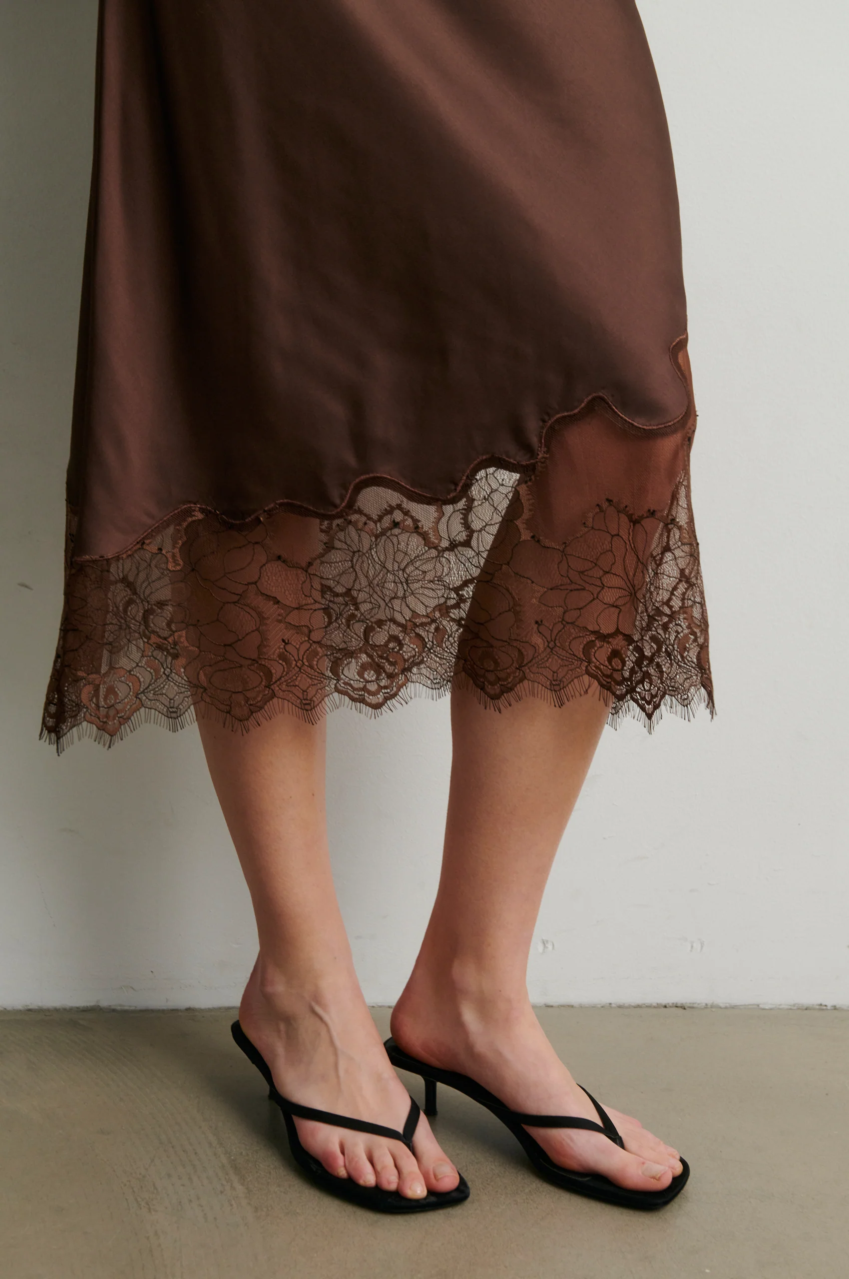 Wila Lace Midi Skirt - Image 3
